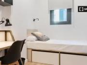 Nuevo Se alquila habitación cerca de Campus Reina...