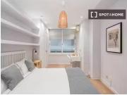 ¡En alquiler! Se alquila habitación en apartamento de 5...