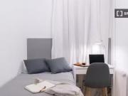 ¡Recién llegado! Se alquila habitación en piso de 4...