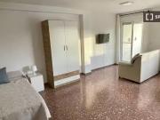 ¡Recién llegado! Se alquila habitación en piso de 4...