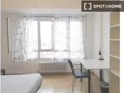 Único Se alquila habitación en piso de 6 habitaciones en...