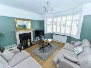 Charming 11 Thornhill Park