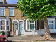 Unique 1 BA 1 bedroom apartment for rent in Steele Road,...