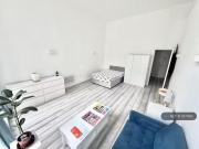 Cheap 1 BA 2 bedroom flat for rent in Naylor Building...