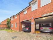 Just in! 1 BA 2 bedroom Flat to rent, The Woodyard...