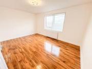 Nice 1 BA 3 bedroom flat for rent in Crescent West,...
