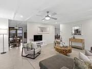 Cozy 25 Lindisfarne Street, Carindale, QLD 4152
