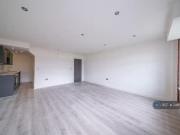 Just in! 2 bedroom flat for rent in Conditioning House,...