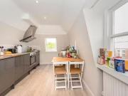 Cozy 2 bedroom Flat to rent, High Street, Egham, TW20...