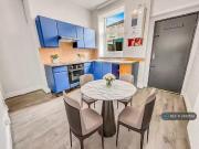 Charming 2 bedroom terraced house for rent in Holly...