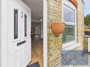 Just in! 3 bedroom end of terrace house for rent in...