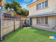Deal! 42 Olsen Avenue, Labrador, QLD 4215