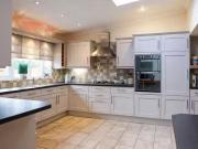 Cozy 4 BR Melrose Avenue