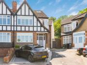 Cozy 5 bedroom semi detached house for rent in Durham...