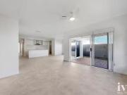 Charming 9 Currawong Circuit, Worongary, QLD 4213