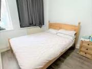 For Rent! Flat to rent in 323 High Road IG1