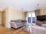 Unique Flat to rent in Chatfield Road, London SW11