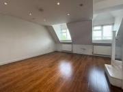 Charming Flat to rent in Gainsborough House, Redden...