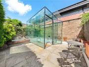 Charming Flat to rent in Powis Gardens, London W11