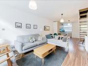 Charming Flat to rent in Winchfield House, London SW15