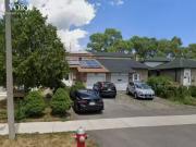 Cozy Unit 2 2 3630 Ellengale Drive, Mississauga, Ontario...