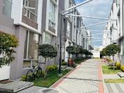 Rento $450 casa en Conjunto exclusivo Sector Carapungo...