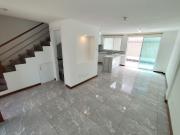 RENTO AMPLIA CASA TRES PLANTAS. San Antonio – Mitad del...