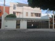 Rento casa 3 niveles en carretas 3 recamaras + servicio...