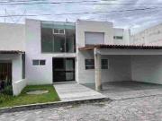 Rento casa amplia de 3 habitaciones, 2.5 baños con Sala...