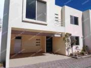 Rento casa amplia de 3 habitaciones, 2.5 baños y Sala...