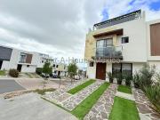 Rento casa amueblada en privada con amenidades de zibata...