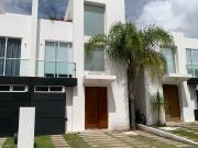 Rento Casa en El Refugio Querétaro con Amenidades, 4...