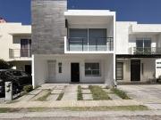 RENTO CASA EN FRACCIONAMIENTO LA ANTIGUA CEMENTERA