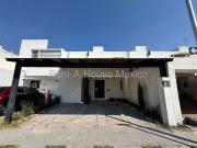 Rento casa en mision san jeronimo 3 recamaras 3 baños 2...