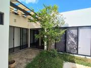 Rento casa nueva en Las Acacias Chichí Suárez 2 hab piscina