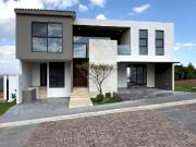 VENDO CASA TIPO RESIDENCIA EN LOMAS DE ANGELOPOLIS