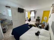 Rento estudio amueblado. Servicios inclu?dos, frente al...