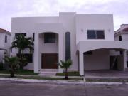 RENTO HERMOSA CASA EN VILLA MAGNA