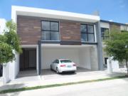 RENTO HERMOSA CASA FRACC PUNTA DEL ESTE $23,000.00...