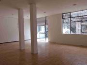 Rento local comercial con un parqueadero Mariana de Jesús