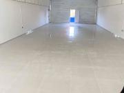 Rento Local de 100 m2 en Plaza Comercial