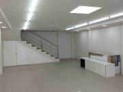 RENTO LOCAL DE DOS PISOS, 90m2 CON PARQUEADERO CERCA DE...