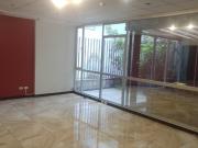 RENTO OFICINA CON TERRAZA EN PLANTA BAJA EN LA REPUBLICA...