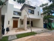 Rento residencia 4 hab en privada en Temozon piscina