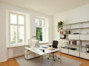 Repräsentative Bürofläche mit Blick ins Grüne