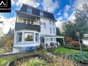 Repräsentative Villa auf parkähnlichen Grundstück.