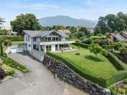 Repräsentative Villa mit Panoramablick auf den Genfer...