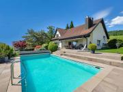 Repräsentative Villa mit Pool vor den Toren Zürichs
