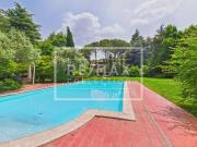 Repräsentative Villa mit Schwimmbad und privatem Park,...