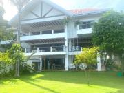 Resale Overlooking Five Bedrooms House with Pool Viewing...